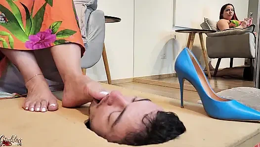 Yüz kutusu altındaki kaybeden tapan tanrıça Kiffa kirli yüksek topuklu stilettos ve tabanlar - stilettos - ayak ibadeti