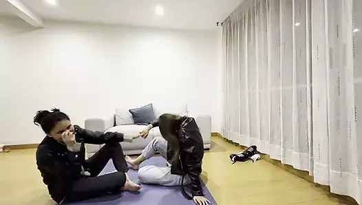 Kız arkadaşım götüme şaplak atıyor