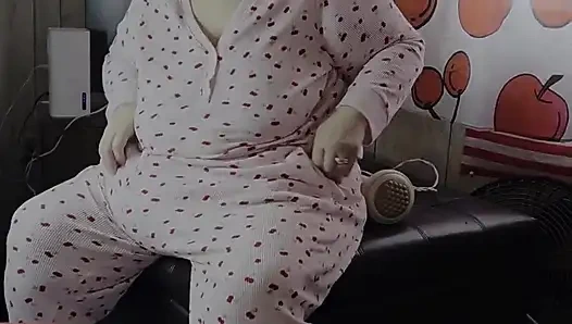 Kirli edepsiz kafa bacaklarını aç fahişe