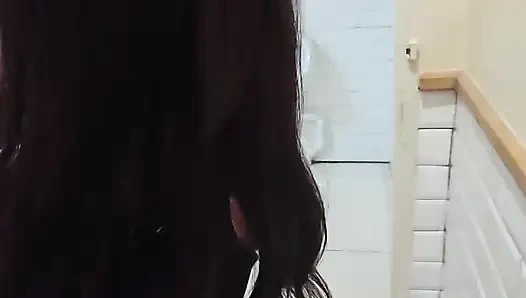 Ateşli amatör çift ile restoran banyosunda riskli gerçek seks