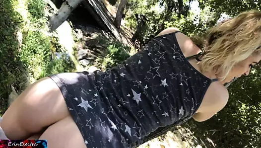 Genç kız bahçıvanla seks yapıyor