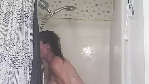 Ben mastürbasyon yaparken ve fışkırtırken seksi gerçek amatör orta yaşlı seksi kadınla uzun ve ateşli bir duş al