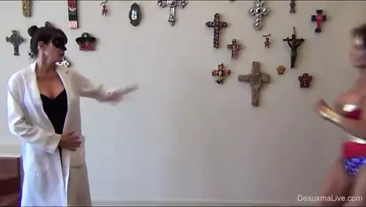 Busty kostümlü milf deuxma'nın çılgın kötü dr focker ile boşalan!