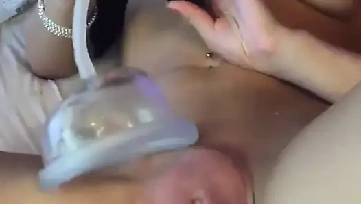 Azgın genç kız ile traş pembe kedi gerçek vajina pompa kullanın