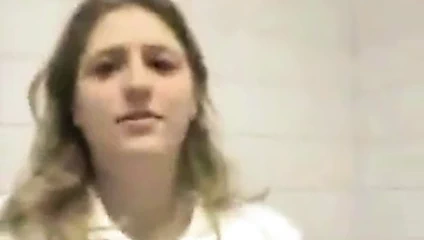 oral seks at the toilet