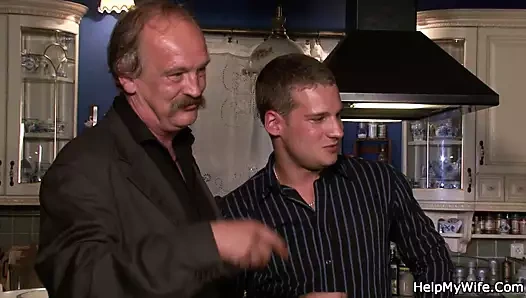 Ben izlerken lütfen genç karımı sikiyorum