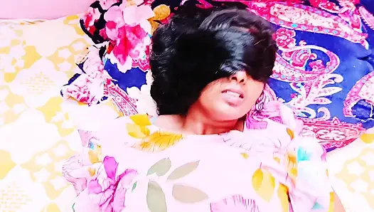 İpek teyze açık havada seks Telugu edepsiz konuşuyor.