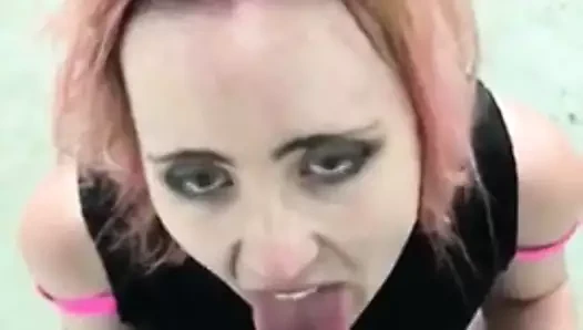 Sürtük emma alır yüz içinde kirli banyo