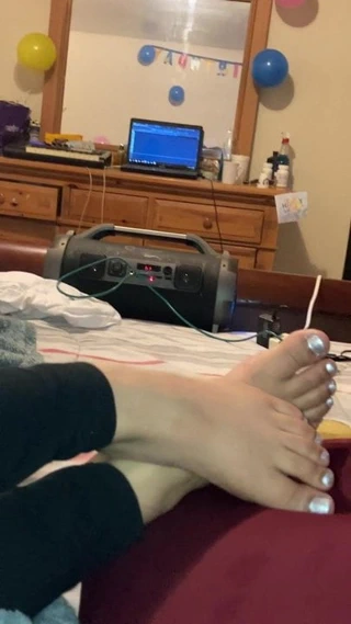 Seksi gümüş abanoz ayak tırnakları yapma benim çük sert