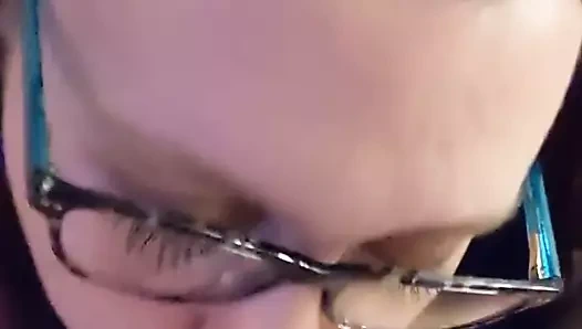 Gotik milf yabancının sikini emiyor