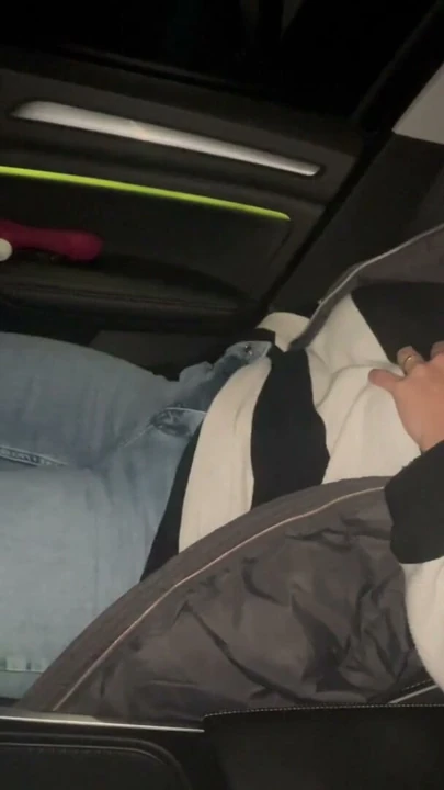 mastürbasyon arabada outdor tatmin edici klitoris dönen parmaklar inleme seğirme titreme çoklu orgazm | Klip 1