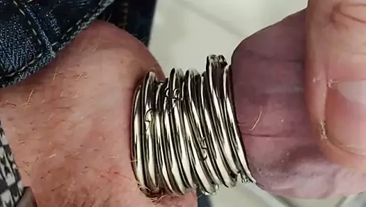 Birçok horoz halkaları benim sikime takıldı
