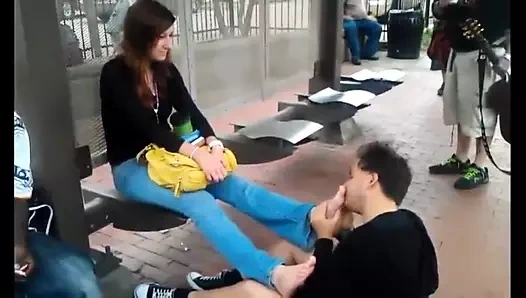 üniversite ayak yalama