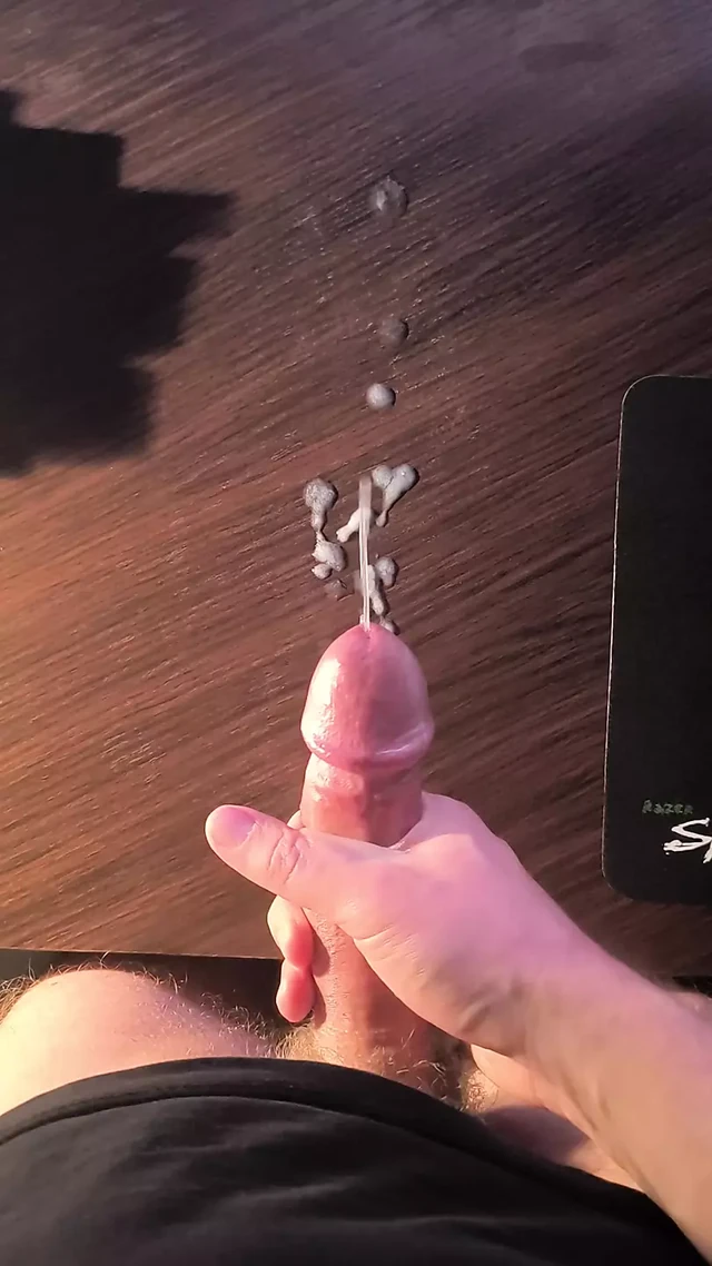 Дрочка и камшот большого члена