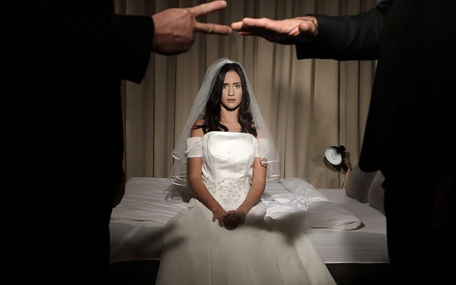 Sana söyleneni yap, evli kadın!