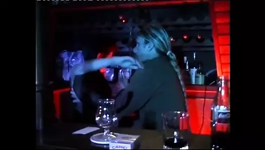 Ateşli edepsiz sürtük için büyük büyük bir İtalyan yarağı!