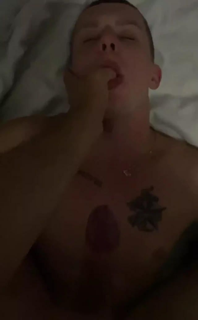 Mmmm bu adamın yarağı çok büyük ve lezzetliydi) yum yum)
