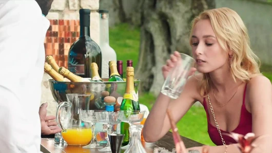 Tushy Vanessa ve Stefany anal üçlü sekste bir yarağı paylaşıyor