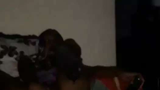 Büyük salatalık ile kremsi anal sırasında durmadan fışkırtıyor