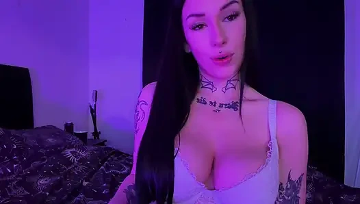 Cachonda británica gótica mami asmr da instrucciones de paja