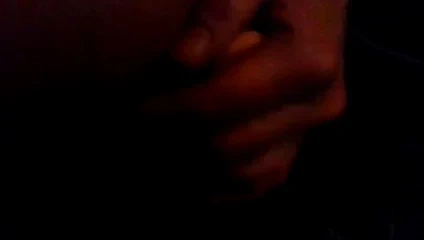 Gf onun meyve suyu kutusunda bir oyuncak alır