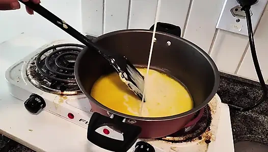 Cüce Paskalya tavşanı tarafından sikiliyor