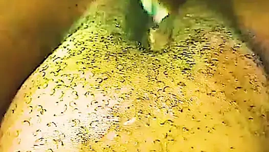 Şişman amcıklı evli kadın hem anal hem de amında sikiliyor