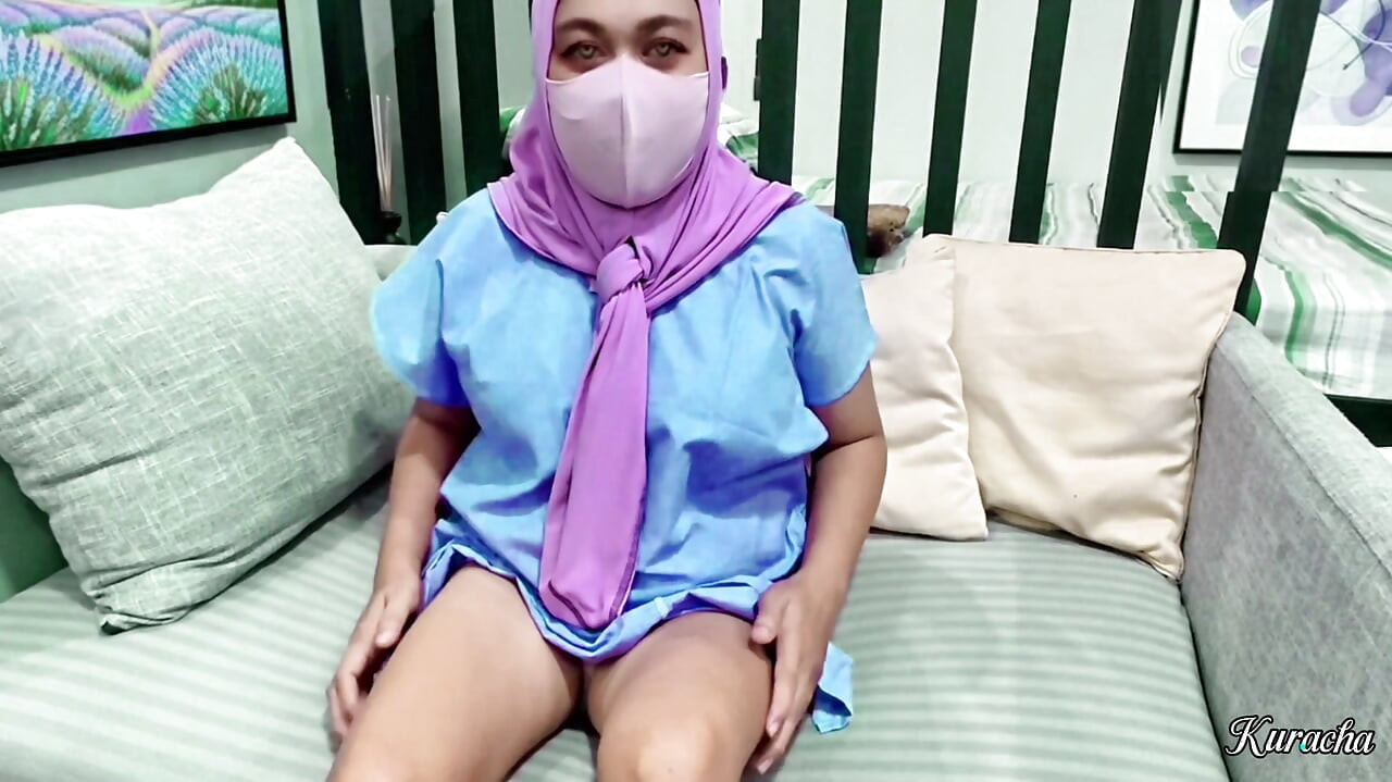 Tesettürlü kız hasta lüks kuala lumpur malezya hastanesinde canı sıkılmış ve yalnız hissediyor