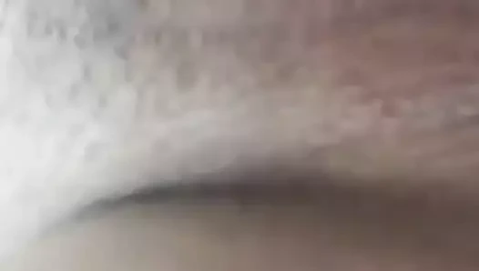 Safada vendendo video porno