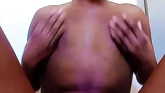 Beni sikmek isteyen ıslak amcık