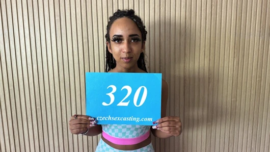 Ateşli latin hatun eğlenmeyi ve daha fazlasını seviyor