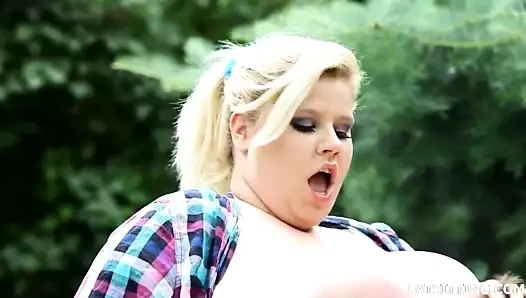 Busty ve güzel bbw rebecca cezalandırır alt