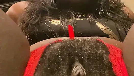 Zengin zenci yalnız ev hanımı