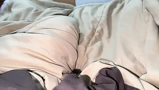 Güzel Büyük Kıçlı Kayınvalidesi Ile Iç Çamaşırı Giymiş Bir Yatağı Paylaşıyor