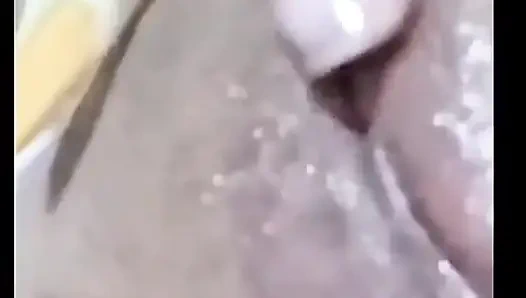 Bu çok iyi hissettirdi, fışkırtarak geldim, ilk fışkırtmamı yaptım!