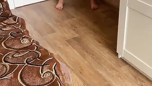 Üvey kız kardeş Anna nasıl poz verebileceğini filme almamı istedi, karşı koyamadım ve onu siktim