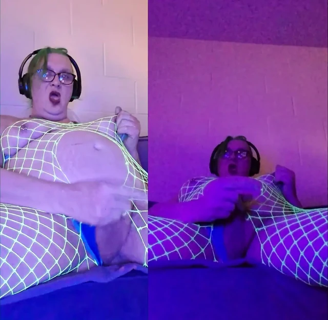 Double Mint Cum - a Green Goddess hologram
