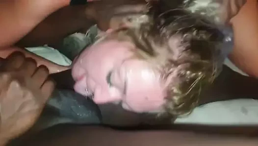 Al şu aleti, seni kahrolası kaltak!