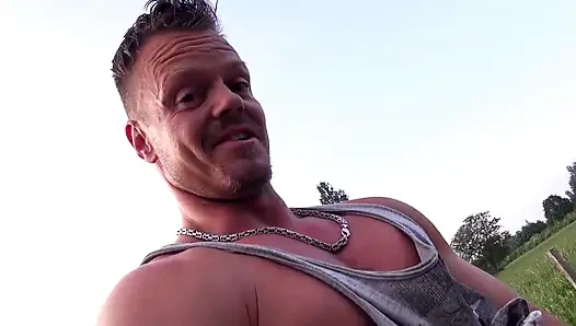 Siyah Canavar Yarak Parkta Iki Islak Sürtüğü Parçalıyor