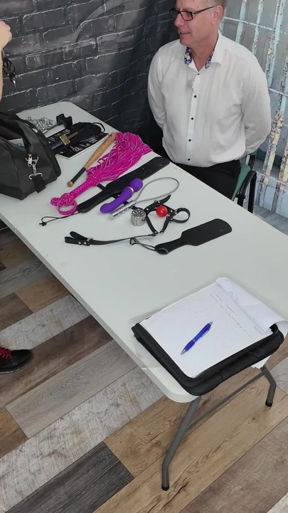 Sargent Izar şüpheli lateks balonu üzerinde arama yapıyor | Klip 1