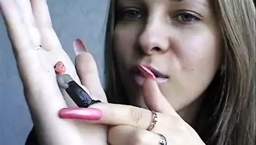 Küçük adamlarla uzun çivilenmiş dev