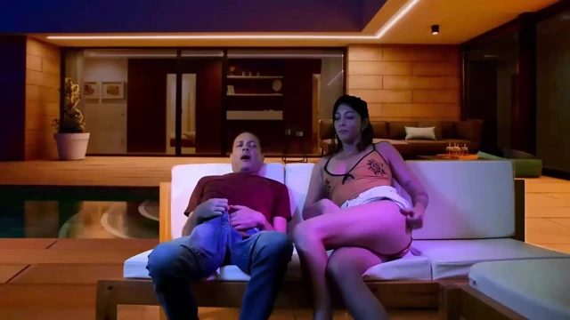 Kocamın arkadaşıyla doğum günü partisinde yatıyorum