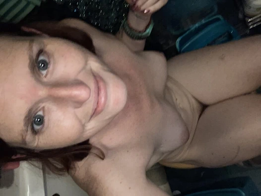 Bir hayran tarafından istendiği gibi pantolonumu işemek