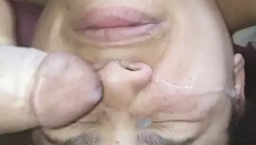 Kiracı sik yalamıyor ama yüzüne boşalmama izin veriyor