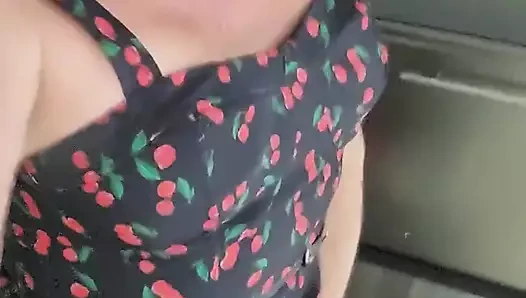 Naughty America orta yaşlı seksi kadın iş yerinde mastürbasyon yapıyor