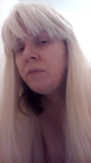 Seksi sarışın kabarcık popo brenda bir şarkı adalet