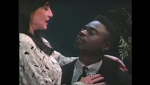 Ateşli prenses derin penetrasyona bayılıyor