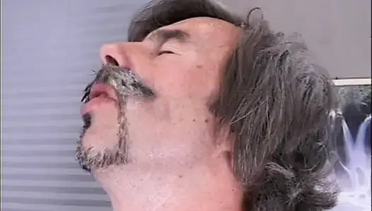 Vahşi nine birden fazla alıyor