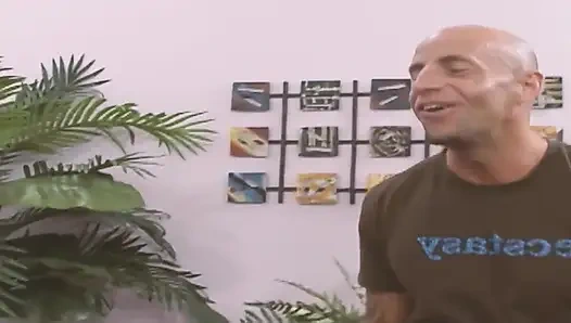 Azgın ev kadınları sahne 2_sexy kızıl saçlı büyük göğüslü orta yaşlı seksi kadın büyük yarakla komşusundan yüzüne boşalma alıyor