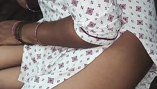 Hintli telugu desi kolaj kızı kulübede seks videolarında sikiliyor